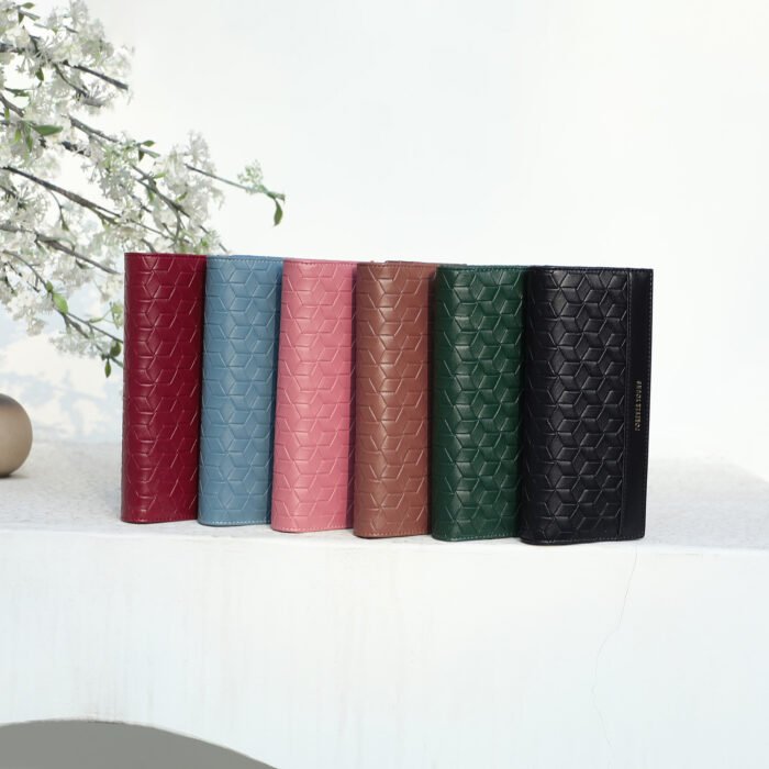 Women's Large Bifold Wallet with Woven Embossed Pattern, Many Compartments - Image 7